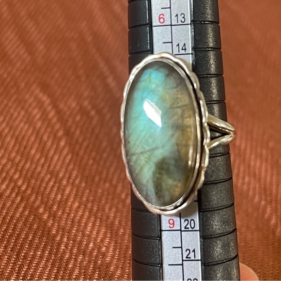 Natural Blue Labradorite
925 Solid Sterling Silver - Picture 4 of 11